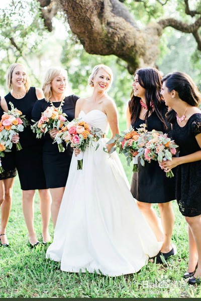 冬天伴娘礼服禁忌 穿搭得体不抢风头