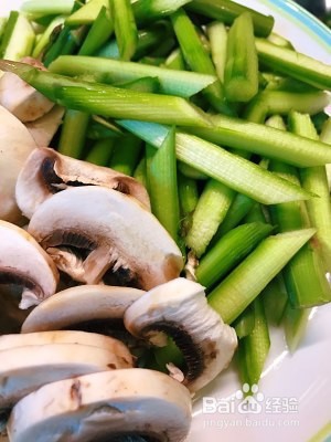 如何制作美味的青梅汁虾仁芦笋烩通心粉？