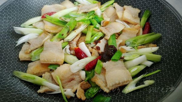 青蒜辣酱香炒肉