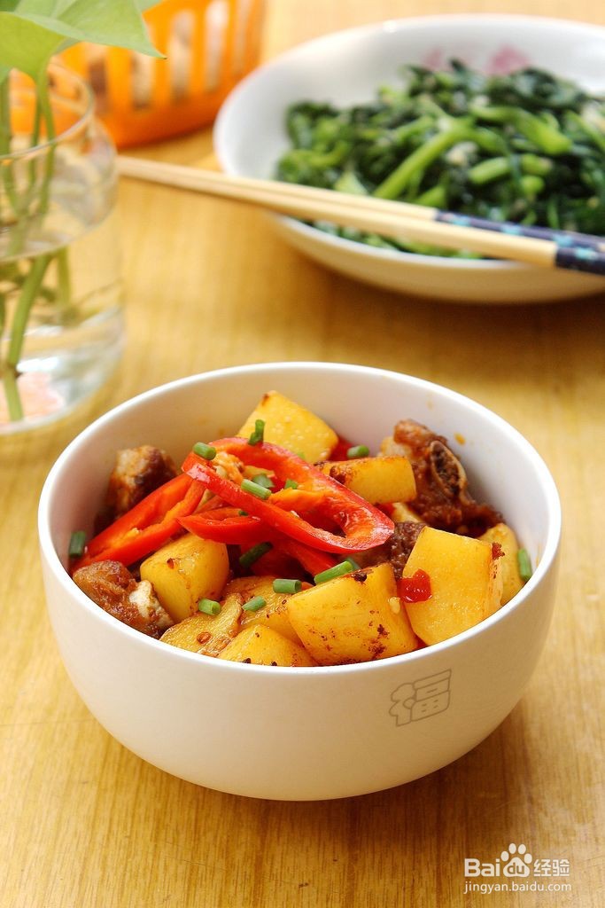 土豆焖排骨的做法
