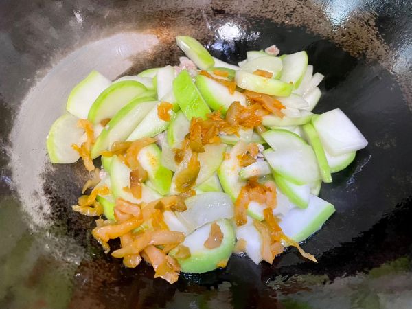 葫芦炒榨菜肉丝