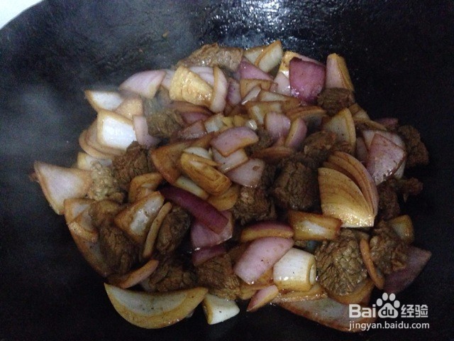 洋葱烩牛肉的做法