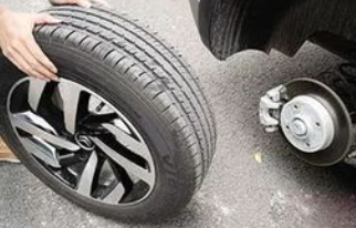 如何给汽车更换备胎