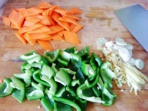 爆炒鱼丸的做法