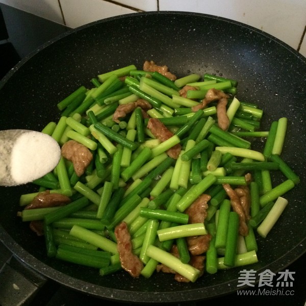 蒜薹小炒肉的做法