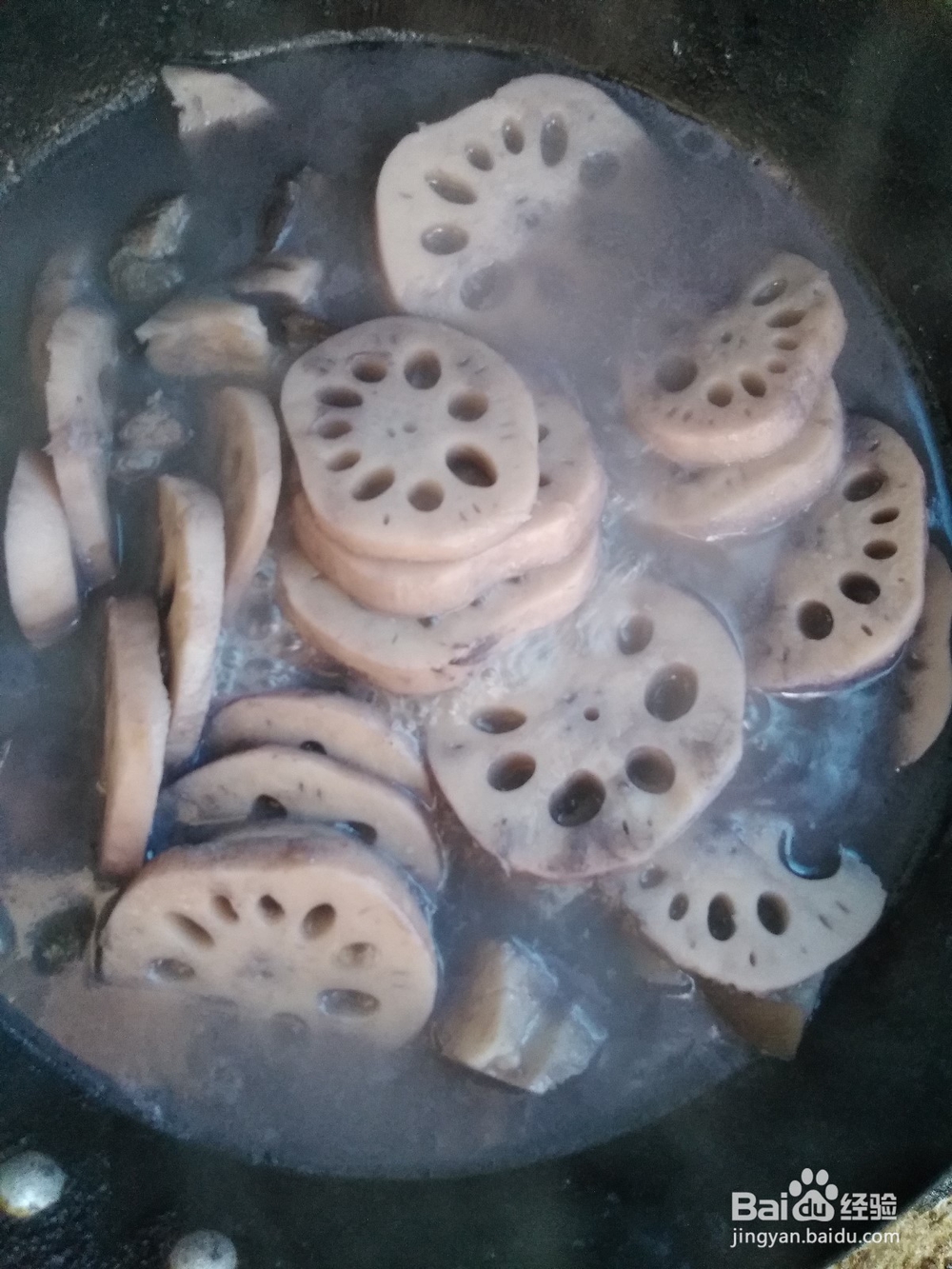简单的腊肉煲莲藕