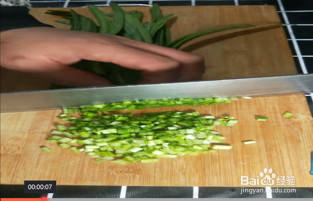 如何制作韭菜鸡蛋饼？