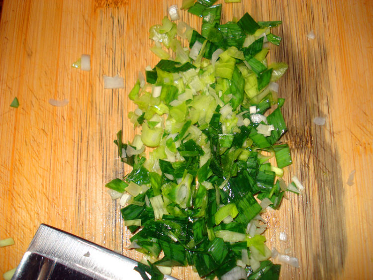 青蒜摊鸡蛋是一道美味的家常菜!