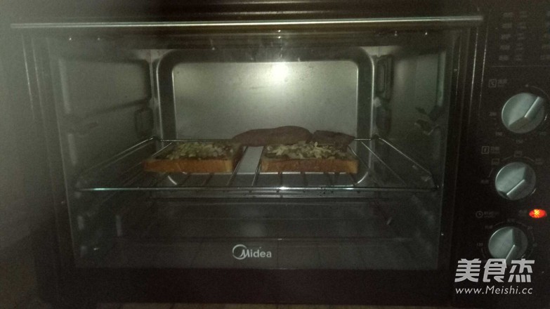 黑椒牛肉土司披萨