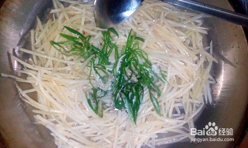 家常尖椒土豆丝的做法