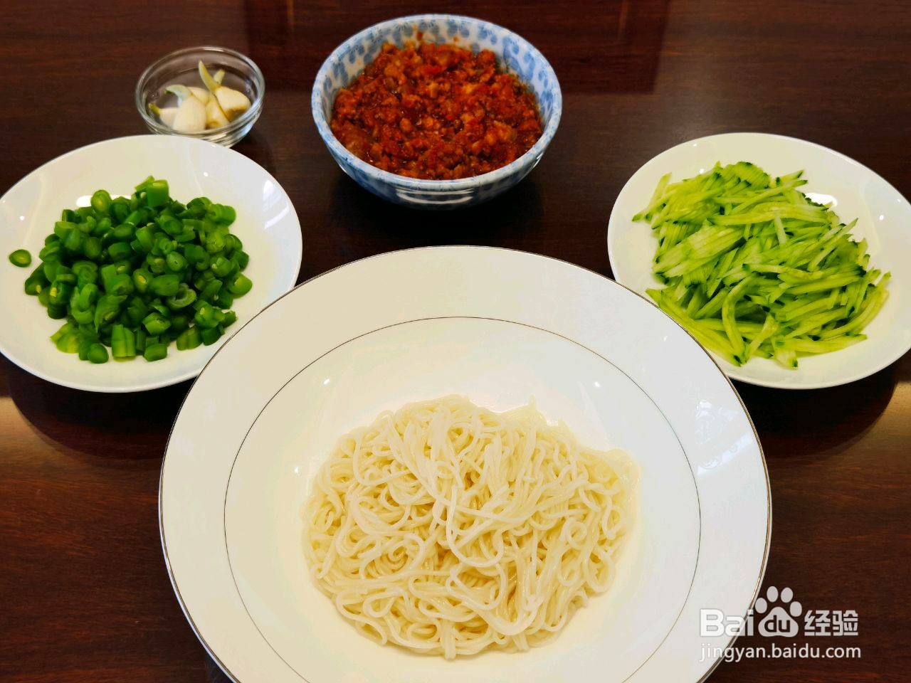 西红柿肉末酱拌面