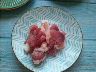 五花肉炖豆腐怎么做？