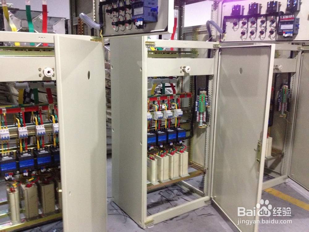 安装采用复合开关投切的低压无功补偿装置