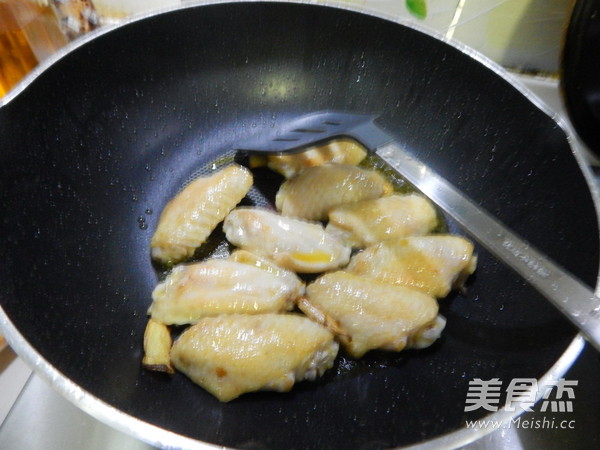 红绕鸡翅的做法