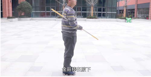 像西游记里孙悟空那样单手转金箍棒，要怎么练