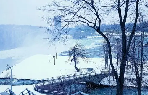 形容冬天雪景仙气十足的诗句是什么啊
