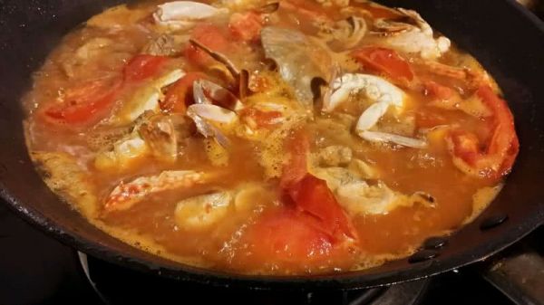 白贝豆腐土鸡花蟹煲