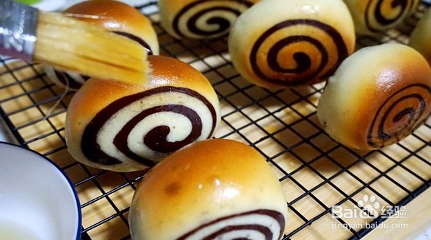 蜂蜜可可粉双色面包