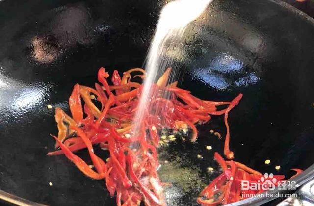 家庭自制红椒炒韭菜