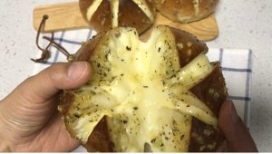 网红大蒜乳酪面包