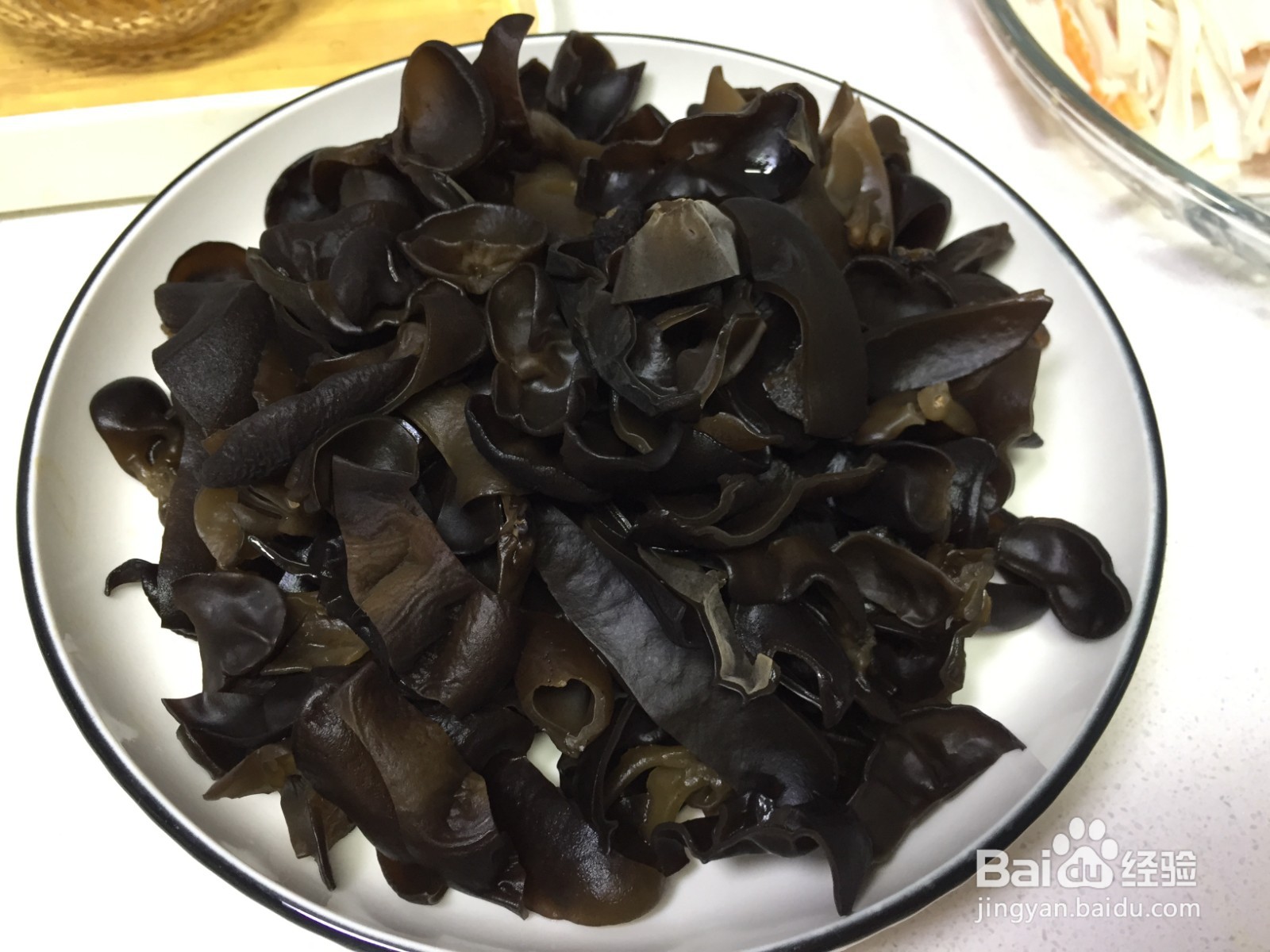 凉拌胡萝卜丝木耳腐竹