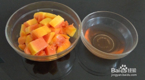 手把手教你制作红酒木瓜汤（原料方法都简单哦）