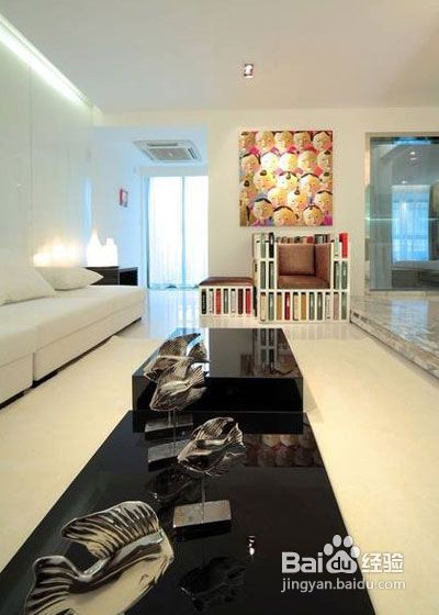 冷色调+淡彩成就通透舒适家园