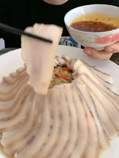 如何做好吃不腻的酸菜五花肉片