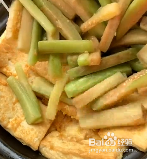 如何制作超下饭的茄条肉末豆腐煲