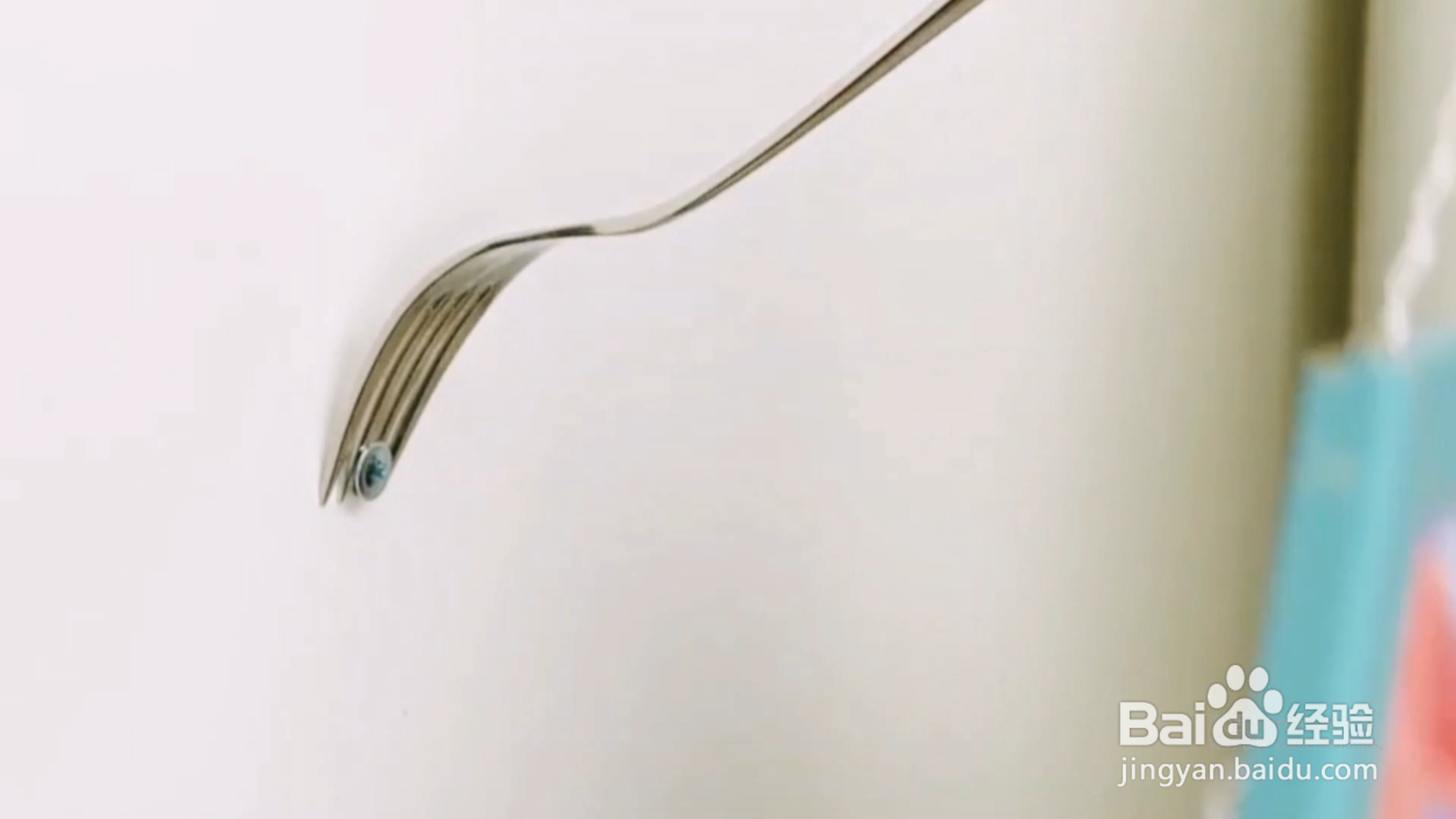 怎么用肥皂来修补钉子洞