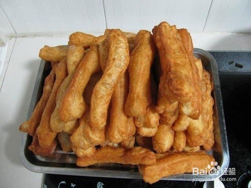 早餐再也不用买着吃了,教你如何做油条