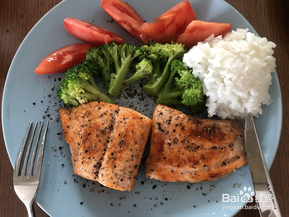 煎三文鱼不要提前腌，油温不能高，否则......