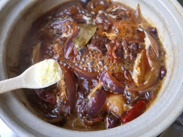 土豆焖牛腩盖饭