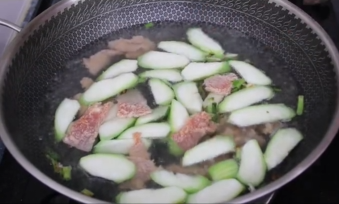 丝瓜瘦肉汤的功效与作用