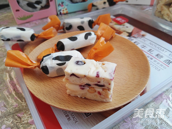 花生蔓越莓牛轧糖