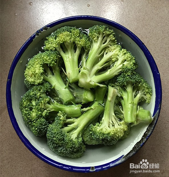 如何自制黑木耳炒西兰花