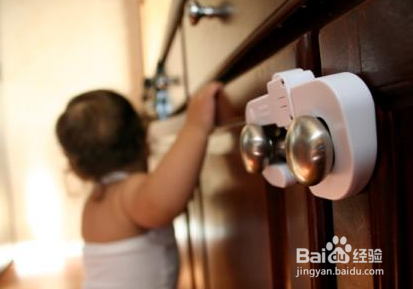 婴儿要注意周围那些潜在的危险？