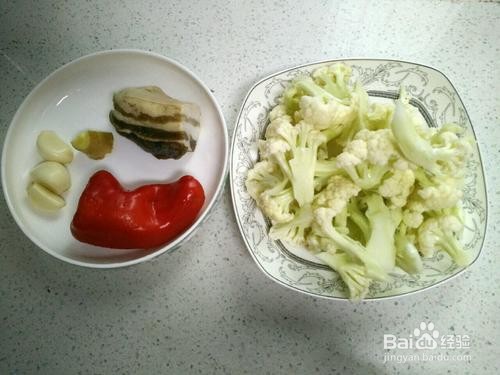 腊肉干煸菜花怎么做
