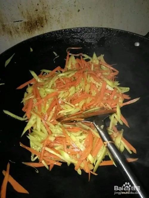 胡萝卜丝炒黄瓜