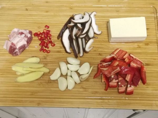 香菇豆腐煮桂鱼米粉