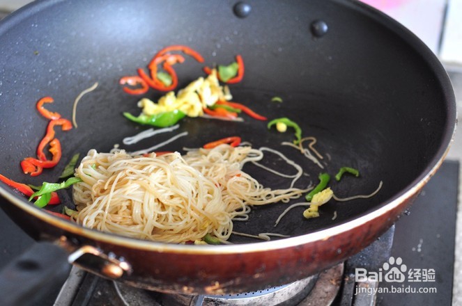 辣椒炒双食的做法