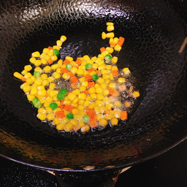 高颜值虾仁菠萝饭