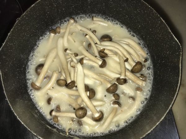 白汁蟹味菇拌意大利面#10分钟早餐大挑战#