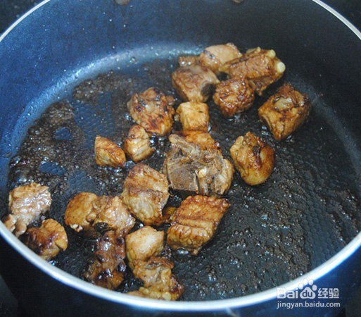 色泽诱人香气扑鼻的香菇莲藕焖排骨