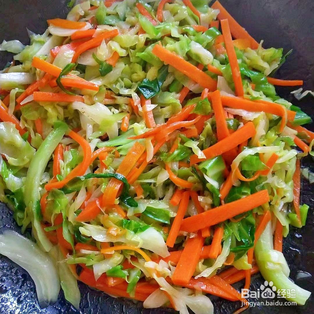 胡萝卜炒包菜的做法