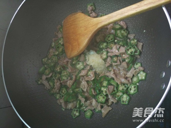 秋葵小炒肉的做法