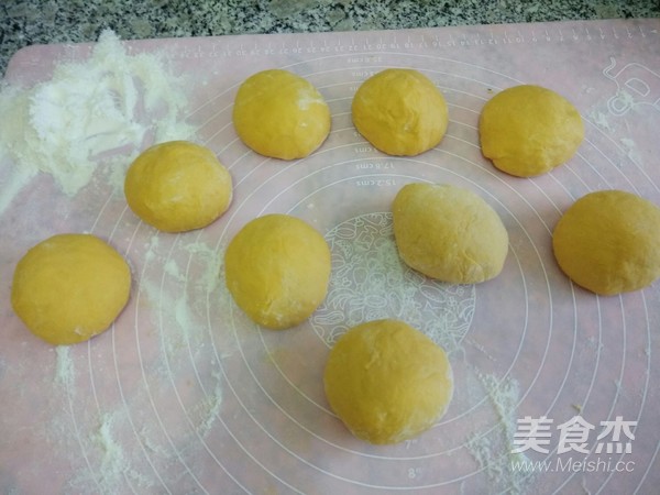 南瓜葡萄干排包