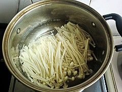 胡萝卜炒金针菇