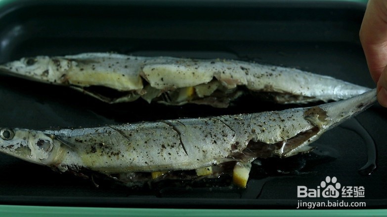 柠檬香煎秋刀鱼
