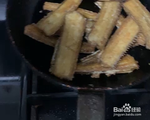 怎么简单的做干烧带鱼煎鱼不粘锅?